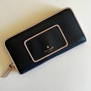 🆕 Kate Spade Zippered Pebble Wallet